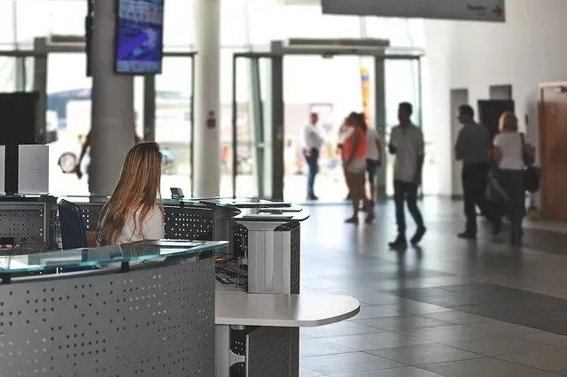 Wszystkie lotniska w Polsce: jak sprawdzić ich oferty?